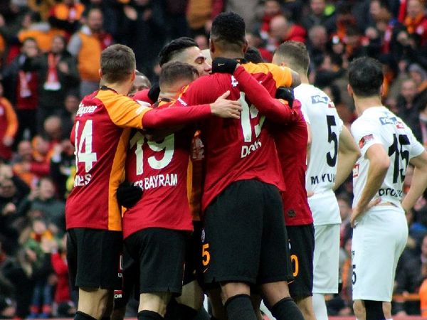 Galatasaray'ın Eski Futbolcusu Radamel Falcao, Rayo Vallecano'da Yine Golünü Attı!