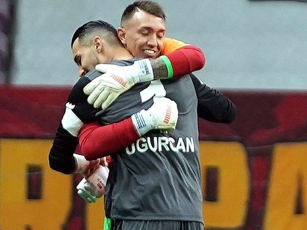 Galatasaraylı Fernando Muslera ve Trabzonsporlu Uğurcan Çakır 2021'in En İyileri Listesine Girdi!