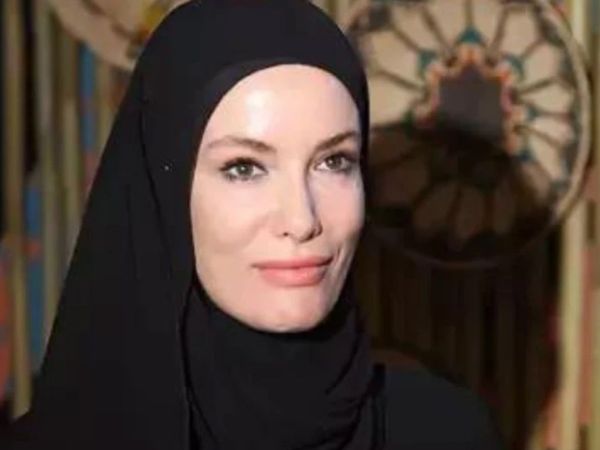 Gamze Özçelik'in kız kardeşini görenler ayırt edemedi! Güzellik genetik dedirtti!