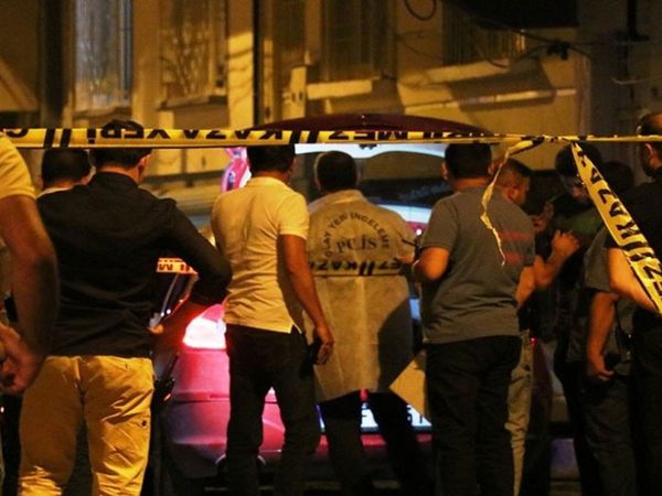 Gaziantep'te Evinin Damında Çay İçen Adam Saçmaların Hedefi Oldu