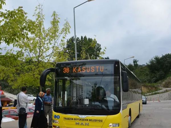 Genç kız otobüs şoförüyle yaşadıklarını anlatınca sosyal medyada takipçi yağdı