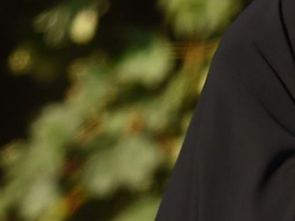 Giydikleri kıyafet başlarına bela oldu! Restorandan kovuldular