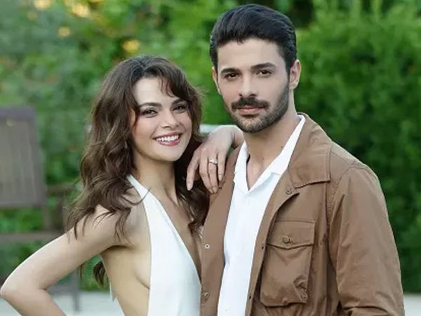 Gizli Saklı’nın dizi aşkı gerçek oldu! 4 yıllık ilişkisini bitiren Sinem Ünsal  rol arkadaşı Halit Özgür Sarı’yla öyle bir ifşa oldu ki...