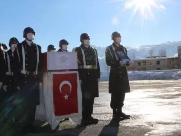 Hakkari'de Şehit Olan Asker İçin Köylüler Kar Kış Demeden Seferber Oldu
