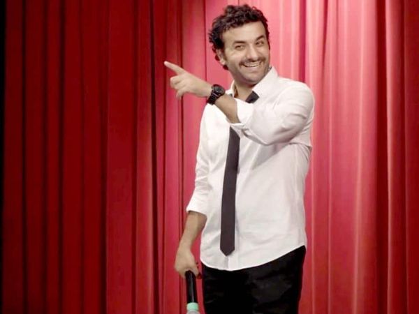 Hasan Can Kaya karşısında flörtleşen çifte tepki gösterdi: Gidin ötede sevişin!