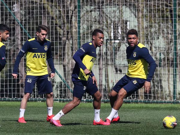 Hatayspor Eski Fenerbahçeli Simon Falette İle Anlaşma Sağladı!