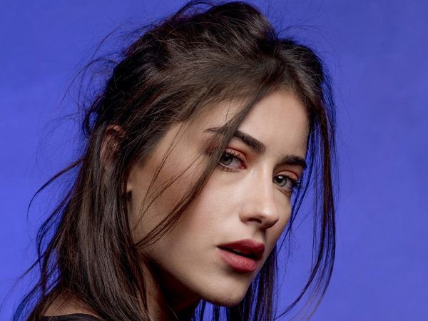 Hazal Kaya'nın acı kaybı! Ünlü oyuncu duyurdu: Ağlıyorum...