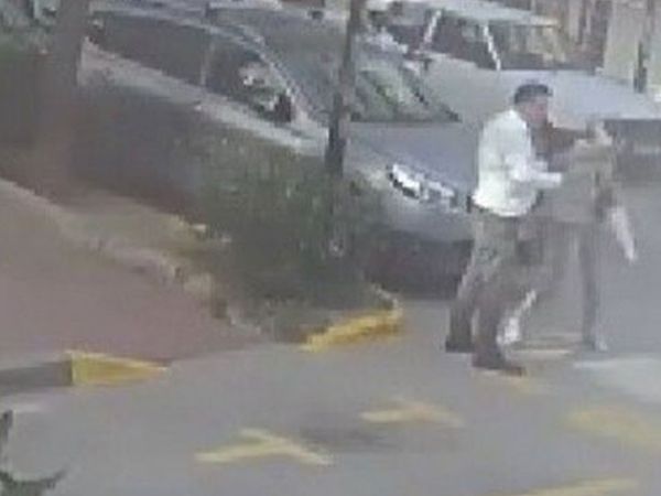 Herkesin önünde genç kadını dövmekten beter etti