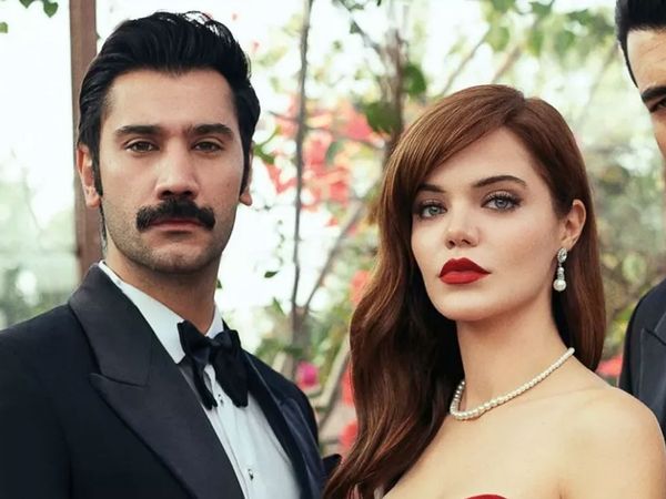 Hilal Altınbilek Kırmızı Bikinisiyle Plajın Yıldızı Oldu!