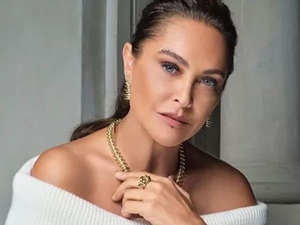 Hülya Avşar’dan alkışlanacak hareket: Ekip arkadaşlarına yaptığı jest taktir topladı