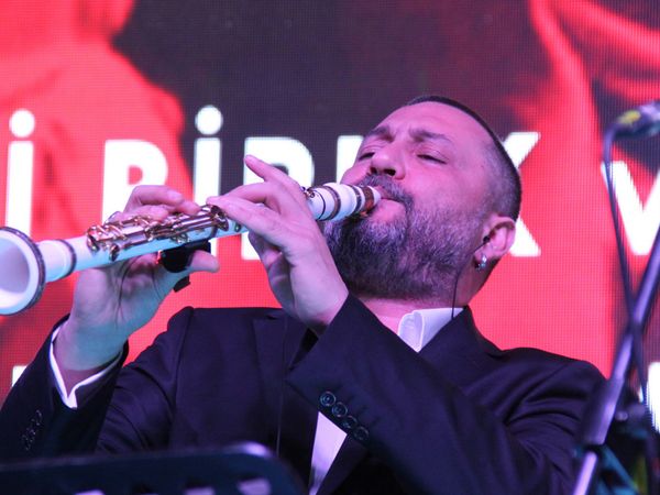Hüsnü Şenlendirici'den sevenlerini kahreden haber! Kansere yakalandığını duyurdu