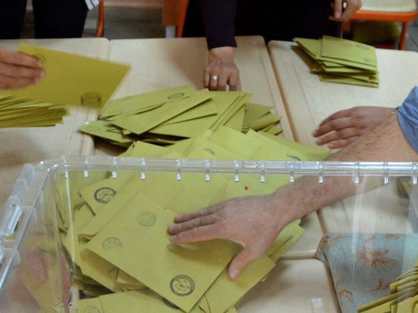 İBB seçimlerinde son durum nedir? İstanbul’da seçmen davranışlarını etkileyen faktörler neler?