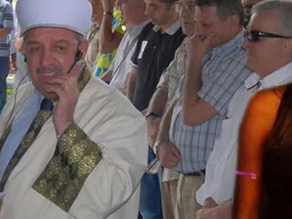 İmam cenazede öyle bir ağladı ki!