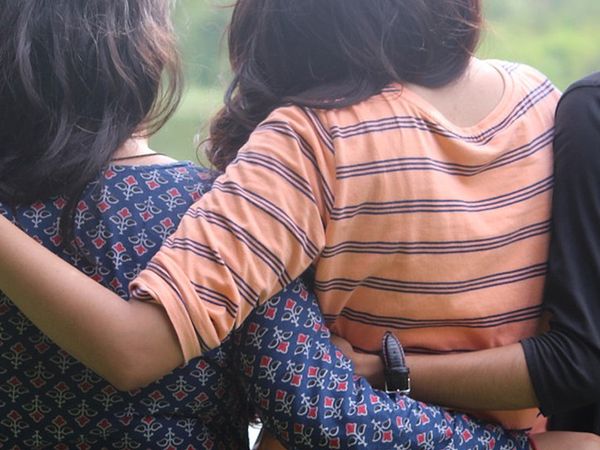 İngiltere'de iki kardeş babalarını yedi! Ülke ayağa kalktı