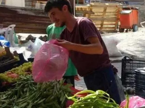 İnsanlık ölmemiş! Bolu’da hesabına 212 bin lira yatan pazarcı öyle bir şey yaptı ki görenler hayret etti