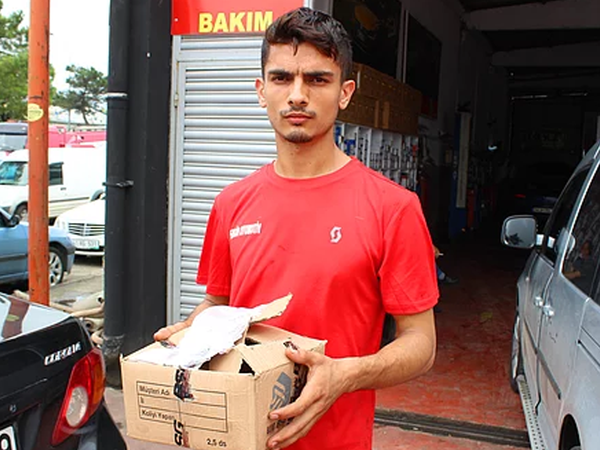 İnternetten Alışveriş Veren Adamın Kolisinden Kavun Çıktı