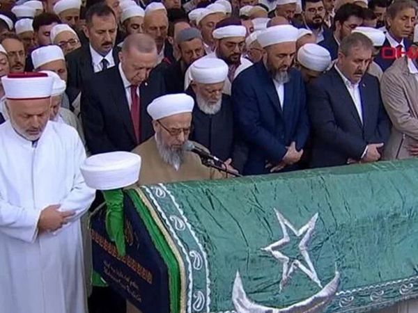 İsmailağa Cemaati lideri Hasan Kılıç'ın tabutunun üzerindeki örtünün anlamı ortaya çıktı!