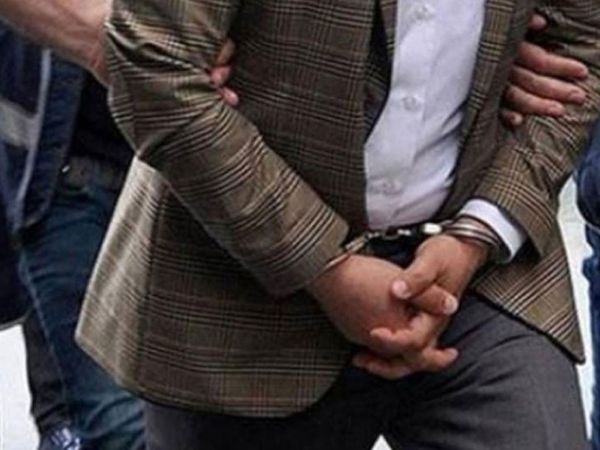Isparta'da okul müdürü, genç kızın evinde yakalandı