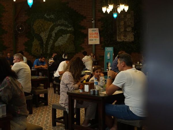İstanbul'da 8 bin 400 lira'ya Çalışacak Garson Bulunamıyor