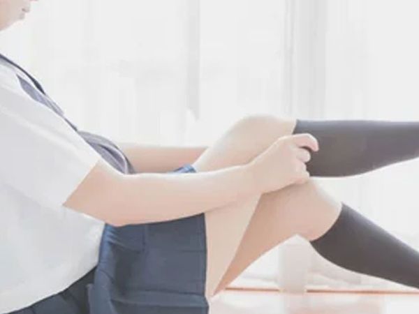 Japonya’da kız öğrencilerin saçını atkuyruğu yapması yasak! Nedeniyse şaka gibi