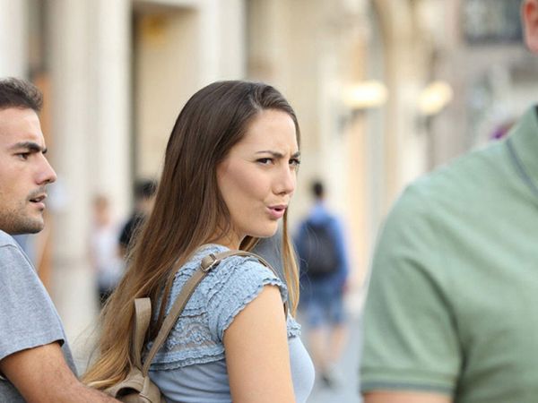 Kadınlar erkeklerde ilk hangi bölgeye bakıyor? Duyunca inanamayacaksınız