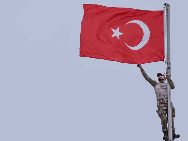 Kars'ta Beş Yıldır Şehitler Anısına Dev Türk Bayrağı Dalgalandırılıyor
