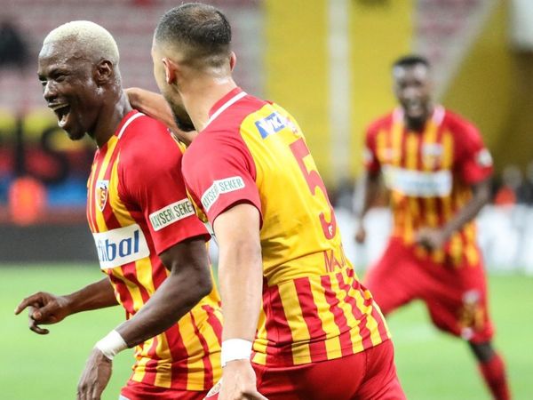 Kayserisporlu Mame Thiam Fenerbahçeli Golcüleri Solladı!