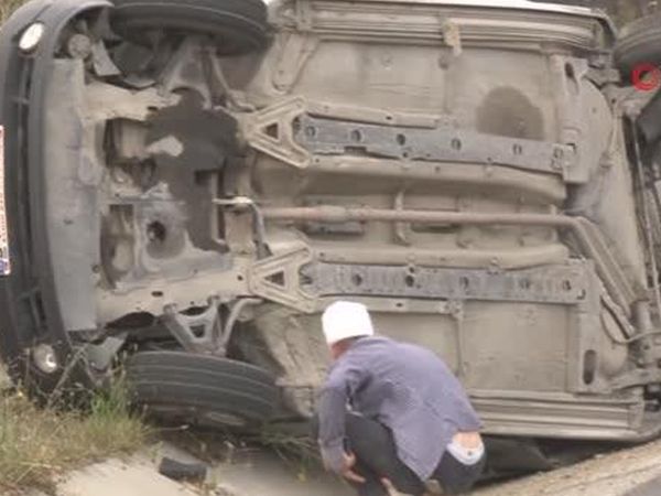 Kazada Yaralanan Şahıslar Canlarını Unutup Eşyalarını Bulmaya Çalıştı