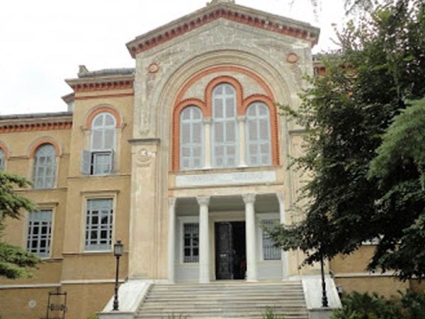 Kendine koca bulamayınca öğrencilerine göz dikti! Dini okulda yeni bir skandal! Öğrencisine cinsel ilişki mesajı attı mesajı veli görünce olanlar oldu