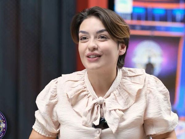 Kim Milyoner Olmak İster programıyla gönüllerde taht kuran Rabia Birsen Göğercin, protez koluyla tanıştı!