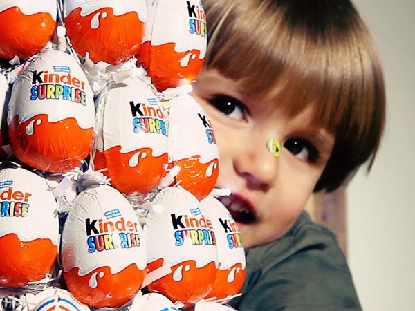 Kinder sürpriz yumurtalar neden toplatılıyor? Sürpriz yumurtalardan virüs mü bulaşıyor? Ünlü şirketten salmonella virüsü uyarısı