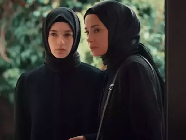 Kızıl Goncalar'da alkış toplayan sahne: ABD'deki sapkınlık adası Epstein'e olay gönderme!