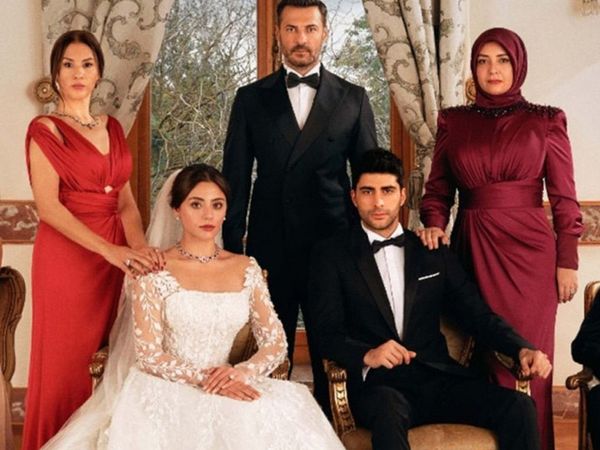 Kızılcık Şerbeti'nin güzel oyuncusu sevgilisiyle yakalandı o anlar olay oldu