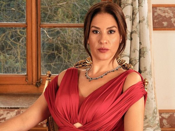 Kızılcık Şerbeti'nin Kıvılcım'ından o oyunculara göndermeli cevap: Oynamaktan anlamayan...