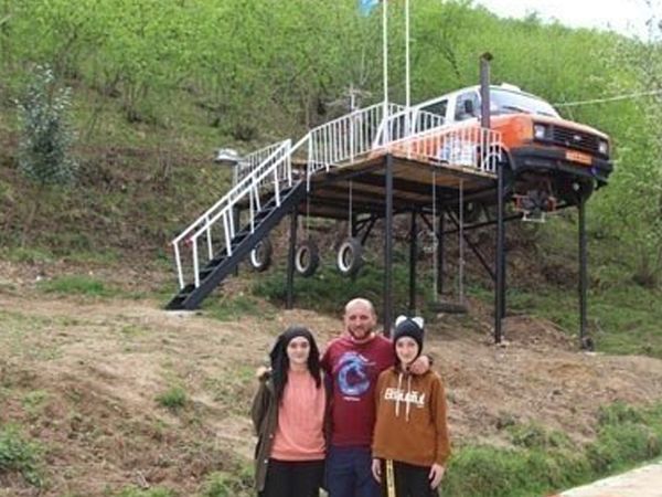 Kızlarını Kıramayan Babanın Trabzon’da Yaptığı Ev Görenleri Hayrete Düşürdü