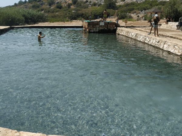 Kükürtlü Su Havuzunun Ününü Duyan Antalya’ya Geliyor Ama Bir Dakikadan Uzun Kalamıyor