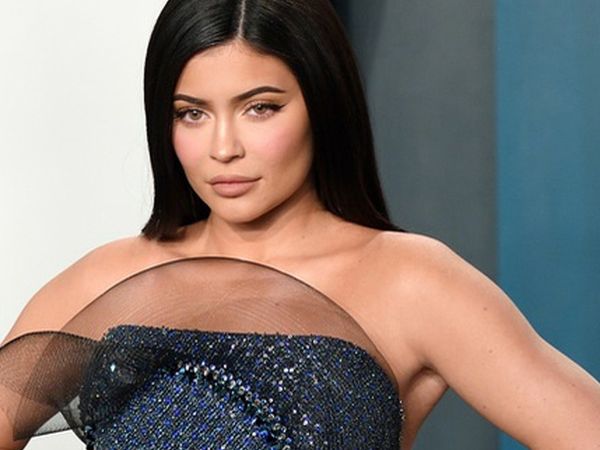 Kylie Jenner meme uçlarını serbest bırakın dedi ve paylaştı