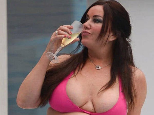 Lisa Appleton ormanda banyo yaptı
