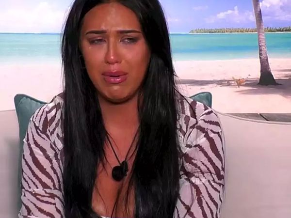 Love Island’ın Anna Vakili’si popo ameliyatı için Türkiye’ye geldi: “Cinayet mahalli gibiydi, öleceğimi sandım”