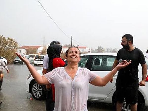 Manavgat’ta Yangının Ardından Yağan Yağmur Herkesi Sevindirdi