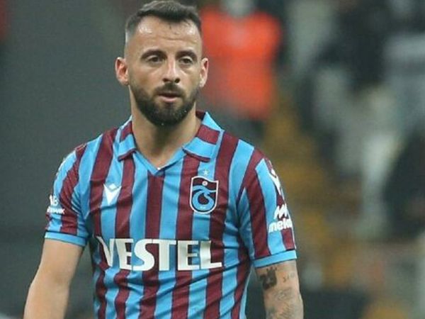 Manolis Siopis Kimdir?