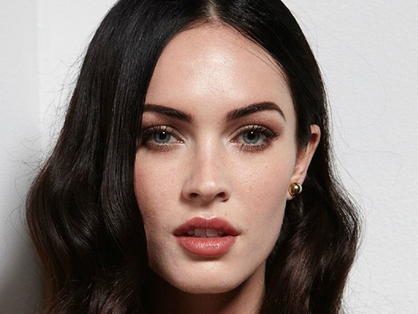 Megan Fox seksi iç çamaşırlarıyla ekran önüne çıktı