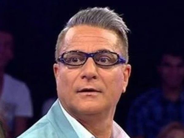 Mehmet Ali Erbil'in kızı babasını ezdi geçti Yasmin Erbil yatak odasından öyle bir poz paylaştı ki