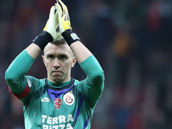 Meksika ekibi Necaxa Galatasaraylı Fernando Muslera'yı transferde gözüne kestirdi!