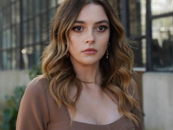 Melis Sezen açıldıkça açıldı! Üstünde ne var ne yok çıkardı