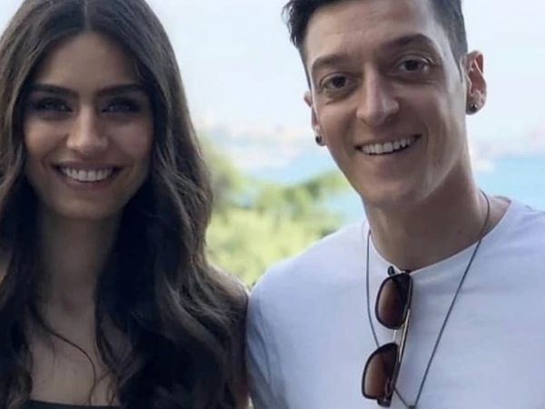 Mesut Özil ve Amine Gülşe çiftinden duygulandıran hareket: 12 yıl boyunca sahip çıkacaklar!