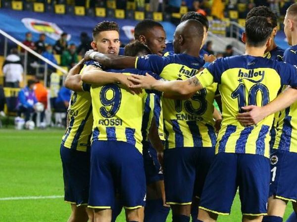 Mesut Özil ve Vitor Pereira'nın Fenerbahçe-Giresunspor Maçından Sonraki Görüntüleri Dikkat Çekti!