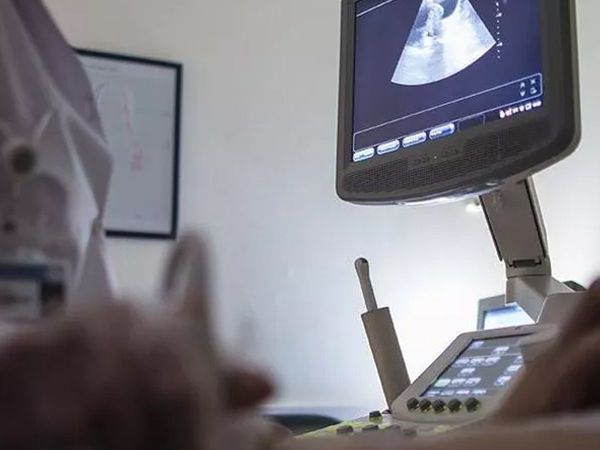 Mide ağrısı ve idrarda kanama şikayetiyle hastaneye giden adam hayatının şokunu yaşadı! Bu duruma doktorlar bile inanamadı