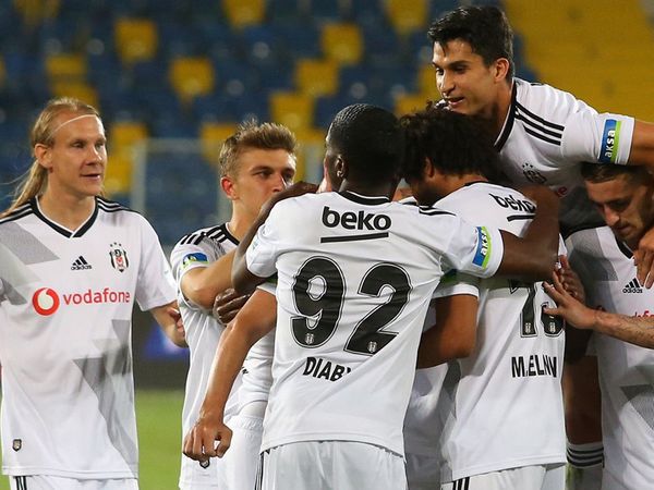 Mohamed Elneny'nin Babasından Transfer Açıklaması!