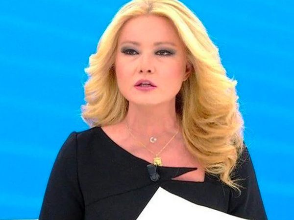 Müge Anlı canlı yayında aşka geldi! Hediyesini gösterdi: Romantik anlar...